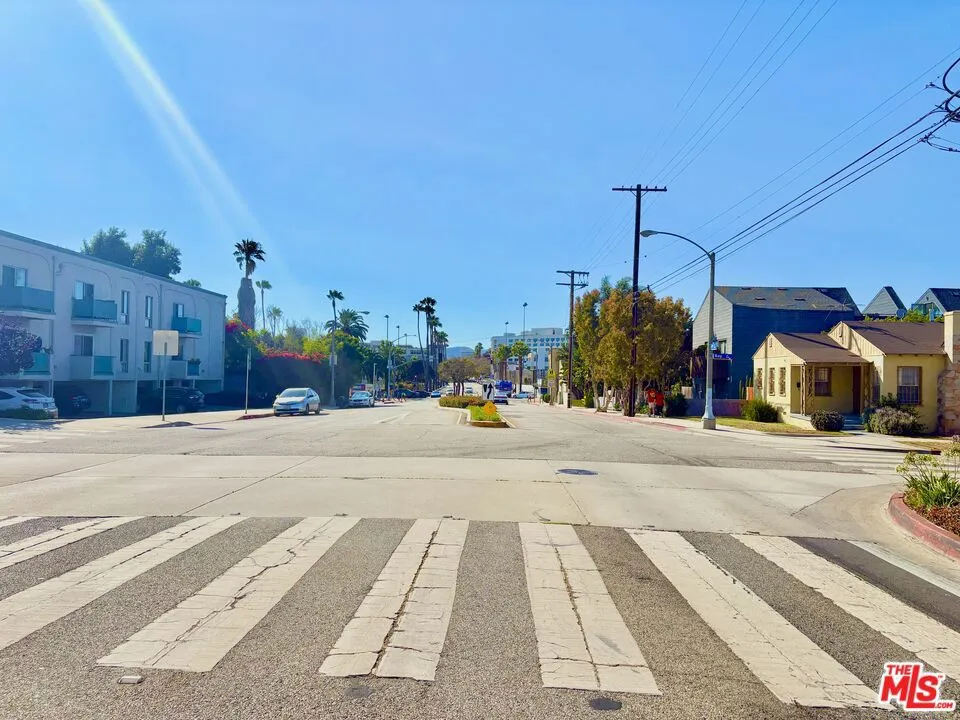 2005 4th Street Santa Monica, CA 90405