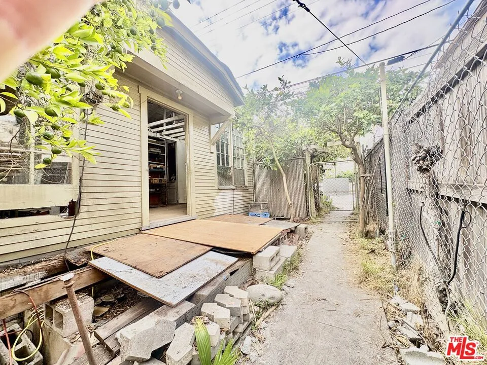 2005 4th Street Santa Monica, CA 90405