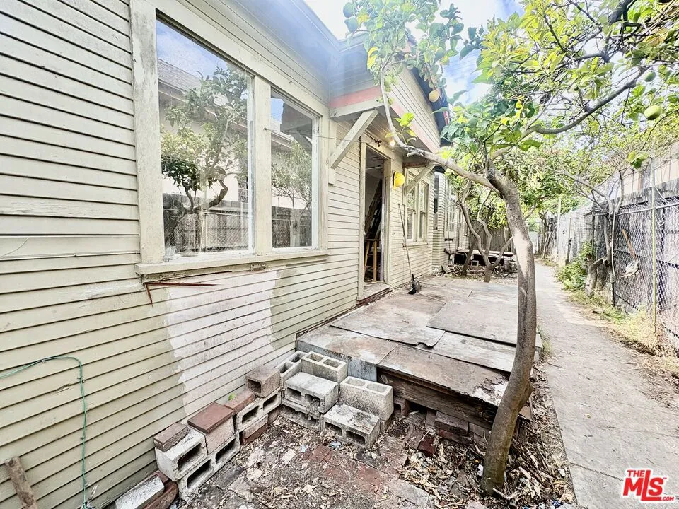 2005 4th Street Santa Monica, CA 90405