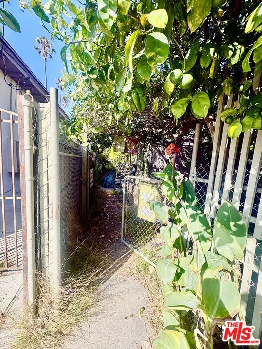 2005 4th Street Santa Monica, CA 90405