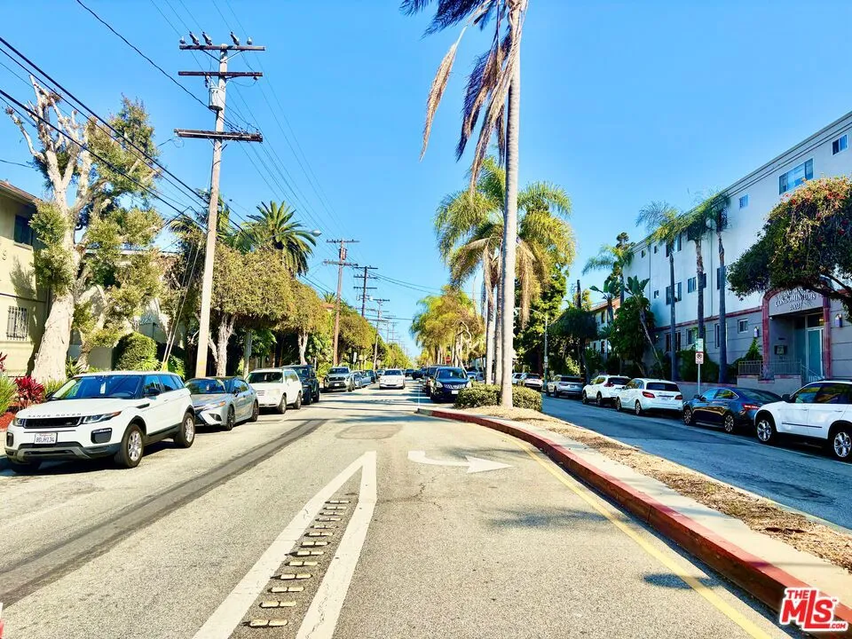 2005 4th Street Santa Monica, CA 90405