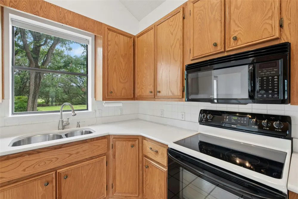 140 Donna Drive Wimberley, TX 78676