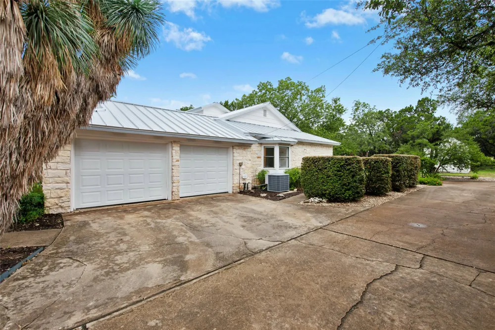 140 Donna Drive Wimberley, TX 78676