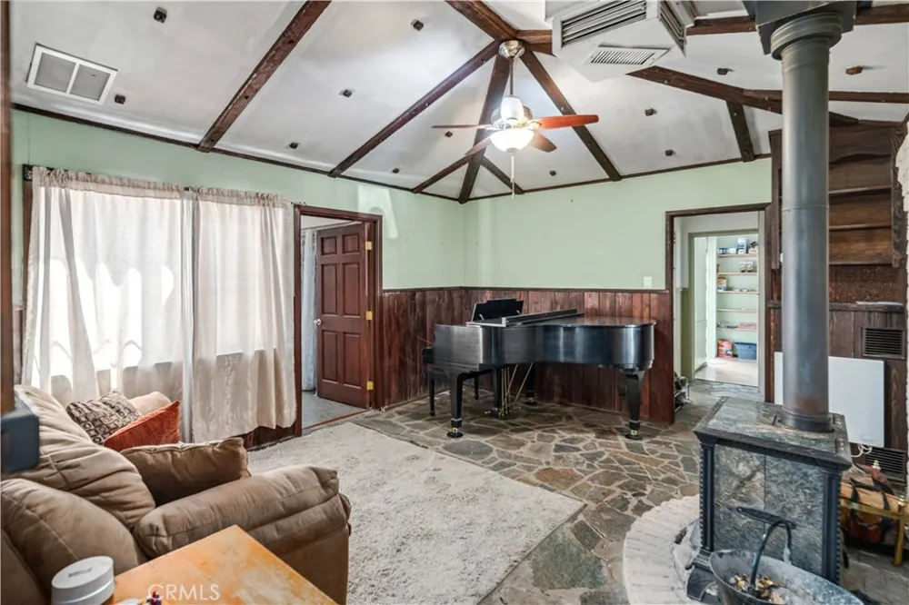40202 Calle El Clavelito Green Valley, CA 91390