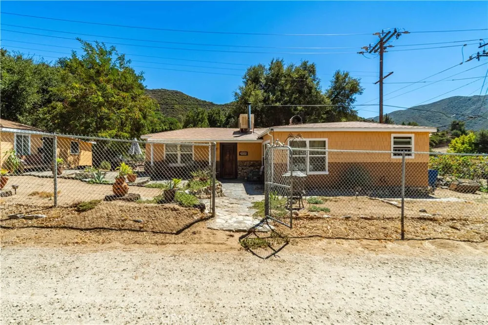 40202 Calle El Clavelito Green Valley, CA 91390