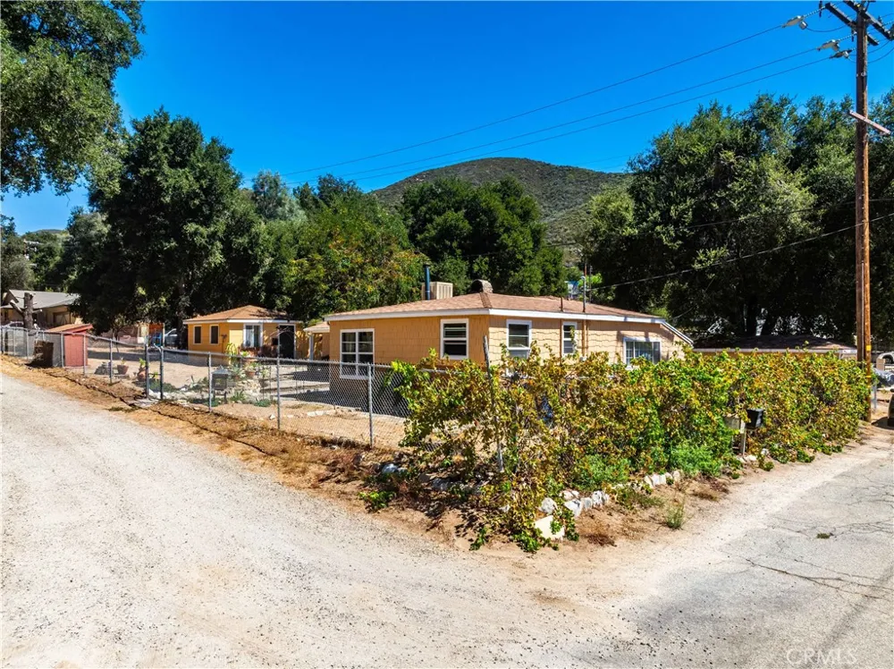40202 Calle El Clavelito Green Valley, CA 91390