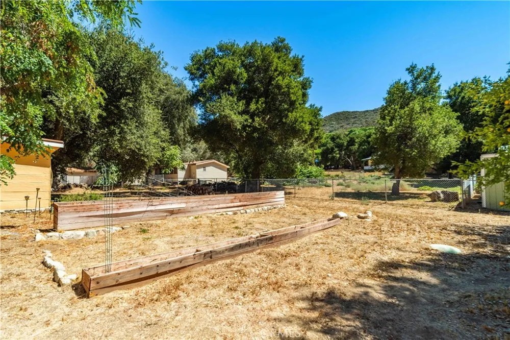 40202 Calle El Clavelito Green Valley, CA 91390