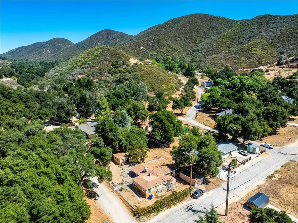 40202 Calle El Clavelito Green Valley, CA 91390