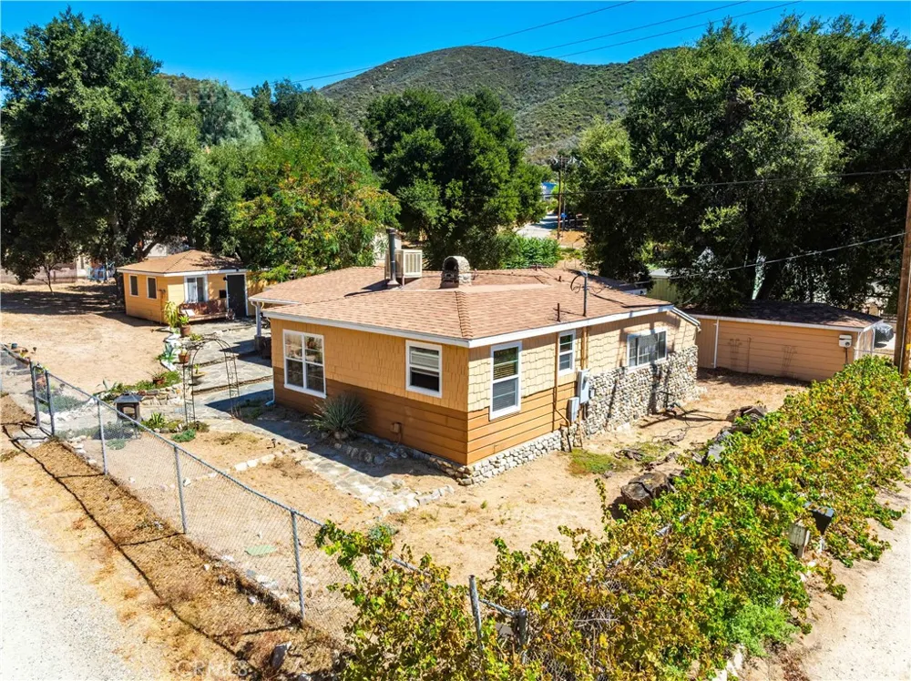 40202 Calle El Clavelito Green Valley, CA 91390