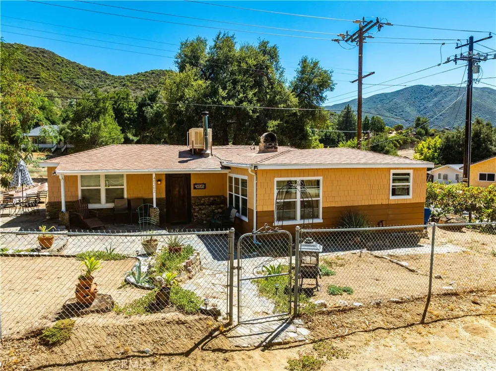 40202 Calle El Clavelito Green Valley, CA 91390
