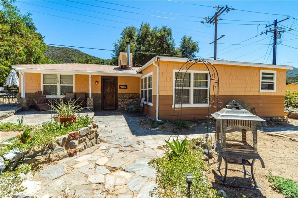 40202 Calle El Clavelito Green Valley, CA 91390