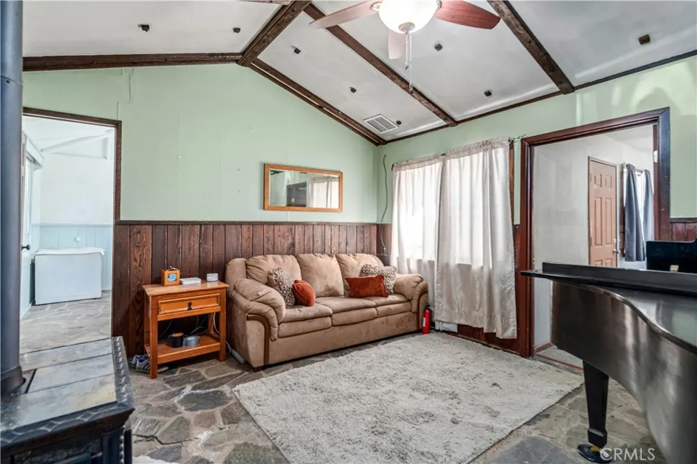 40202 Calle El Clavelito Green Valley, CA 91390