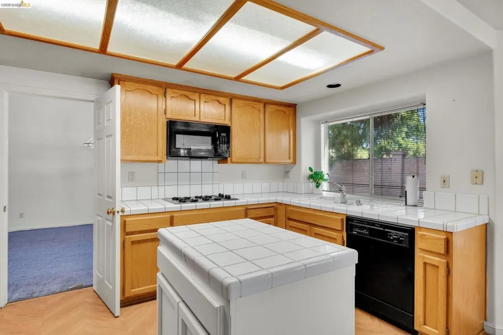 4437 Rock Island Dr Antioch, CA 94509