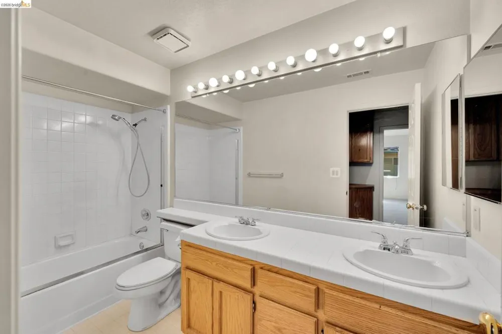 4437 Rock Island Dr Antioch, CA 94509