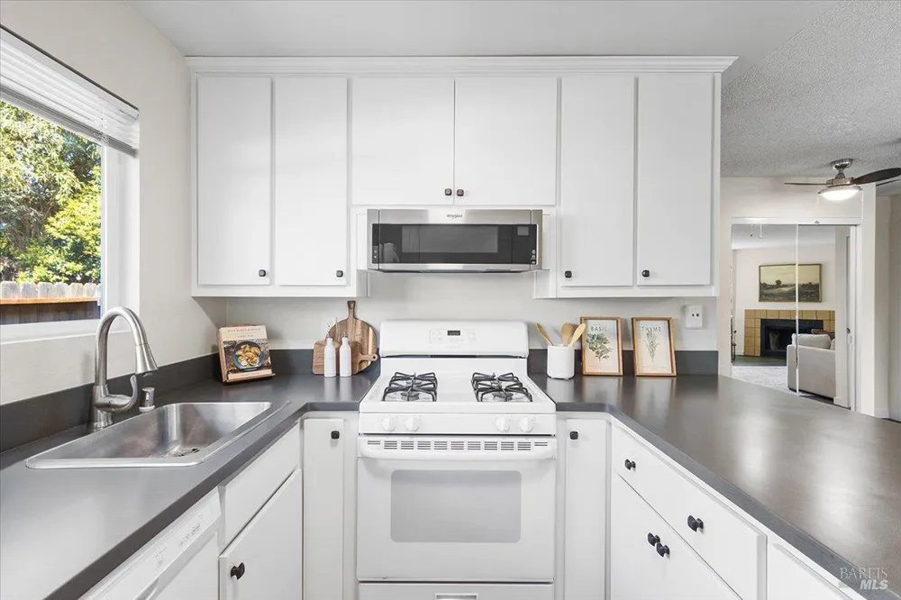 751 Agnew Place Santa Rosa, CA 95401