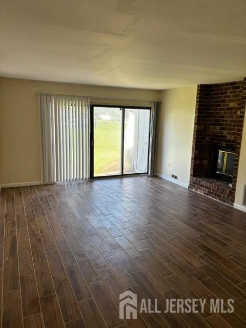 181 Hampshire Court Piscataway, NJ 08854