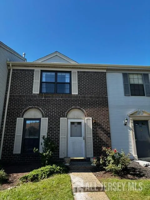 181 Hampshire Court Piscataway, NJ 08854