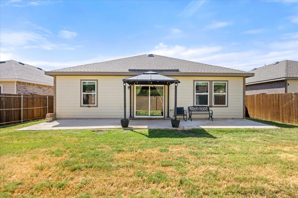 433 Starboard Drive Crowley, TX 76036