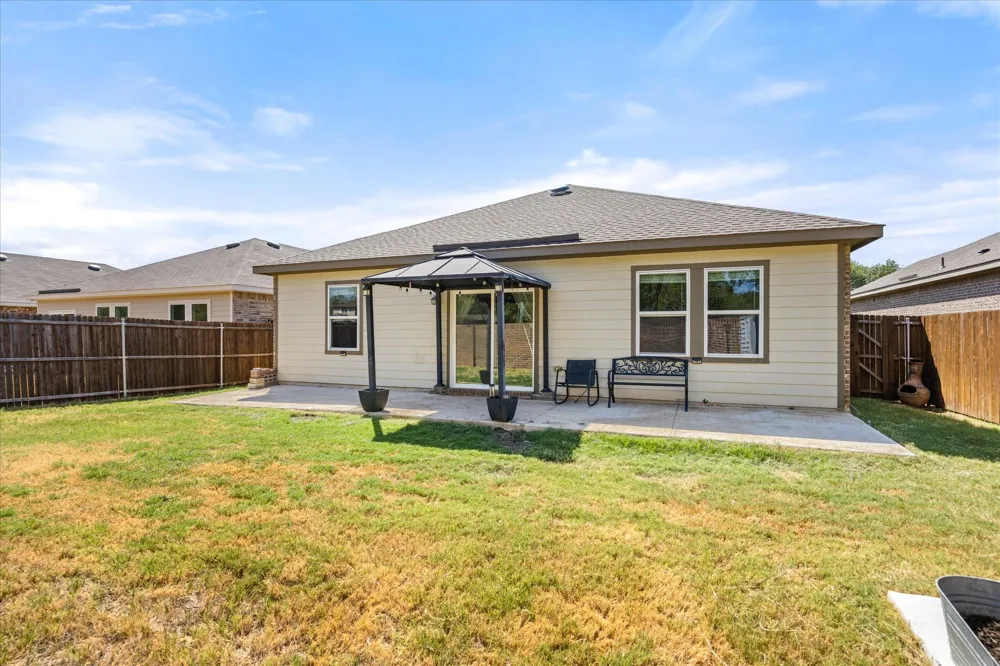 433 Starboard Drive Crowley, TX 76036