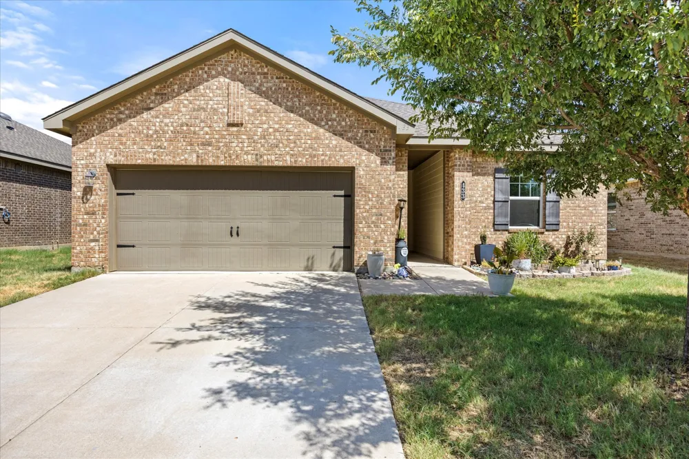 433 Starboard Drive Crowley, TX 76036