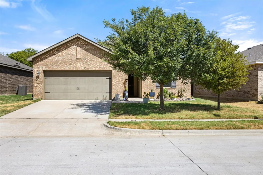 433 Starboard Drive Crowley, TX 76036