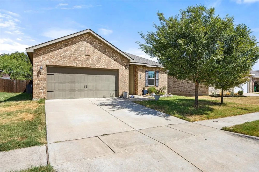 433 Starboard Drive Crowley, TX 76036