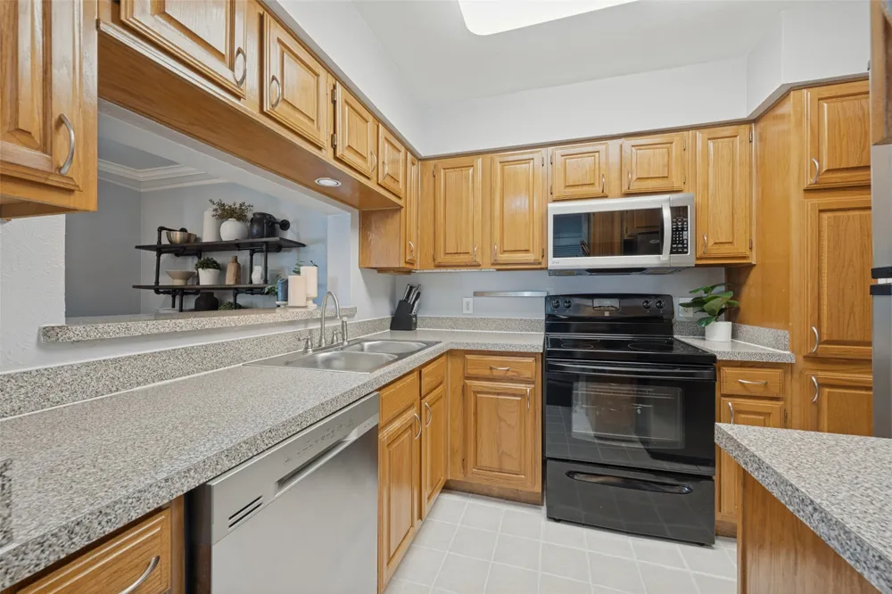 1208 Riverchase Lane #247 Arlington, TX 76011