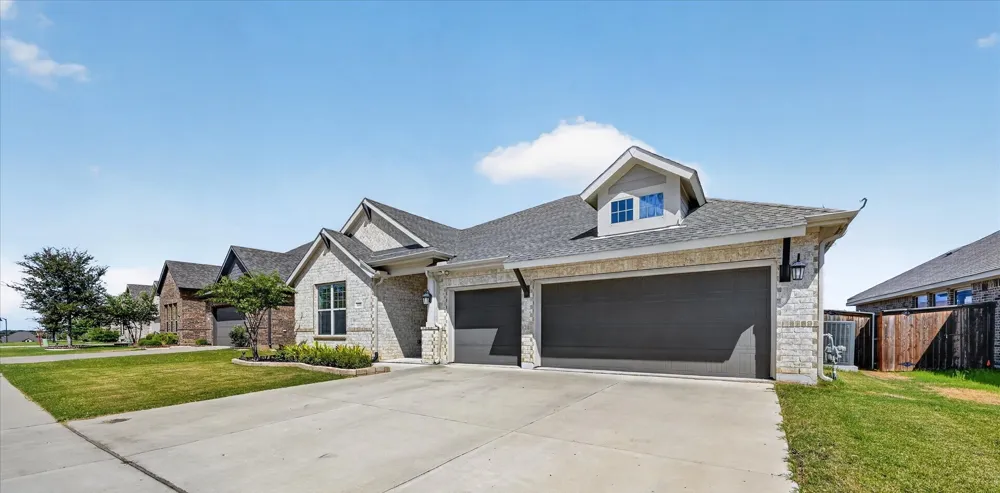 5408 High Pointe Drive Haltom City, TX 76137