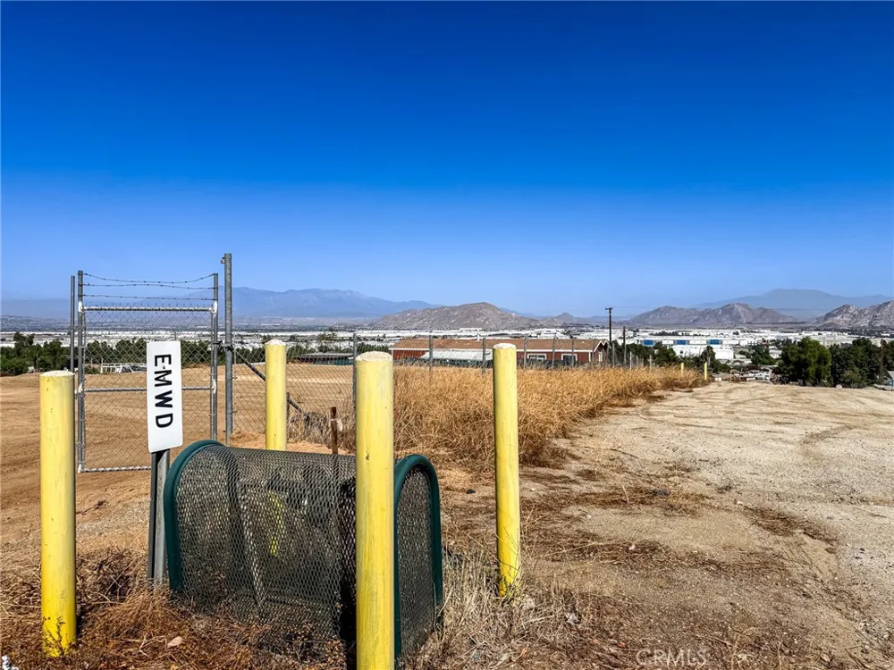22427 Akers Lane Perris, CA 92570