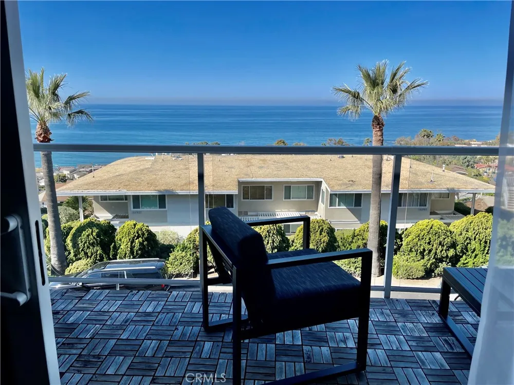 21703 Ocean Vista #303 Laguna Beach, CA 92651