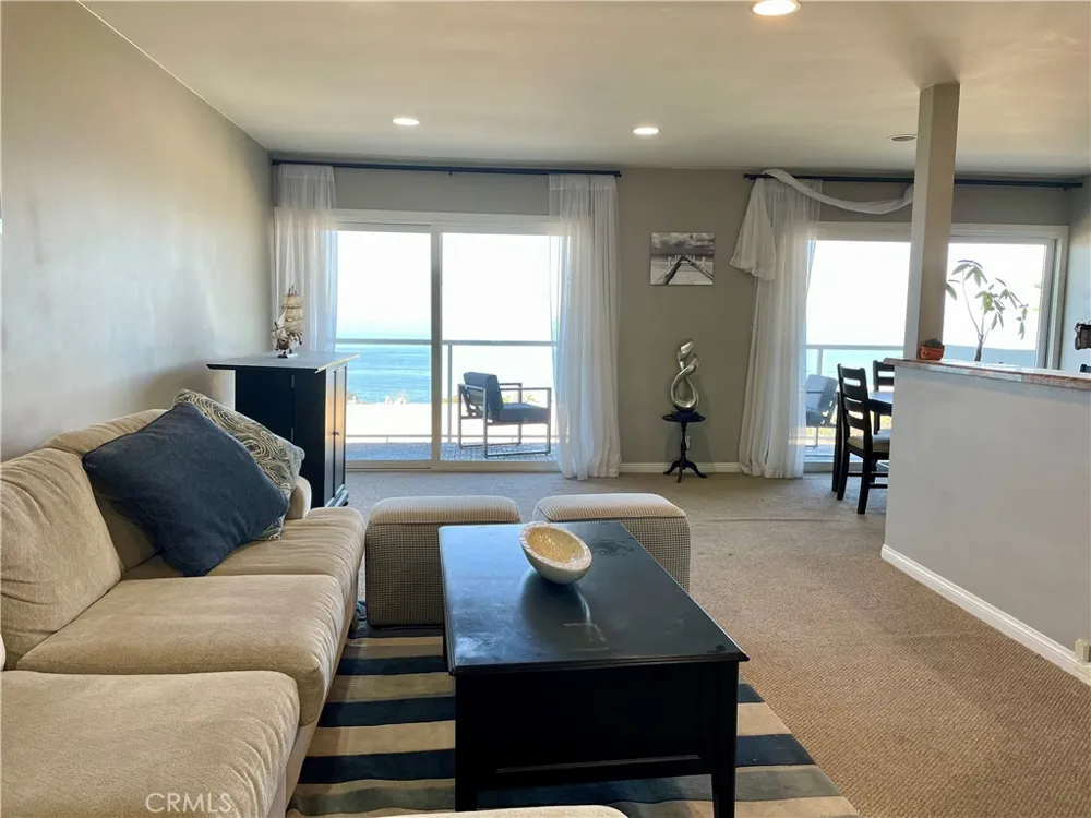 21703 Ocean Vista #303 Laguna Beach, CA 92651