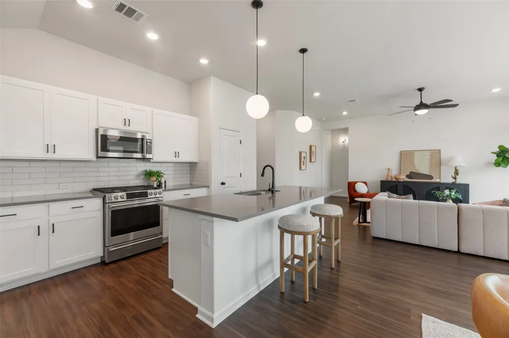 154 Sequoia Drive Kyle, TX 78640