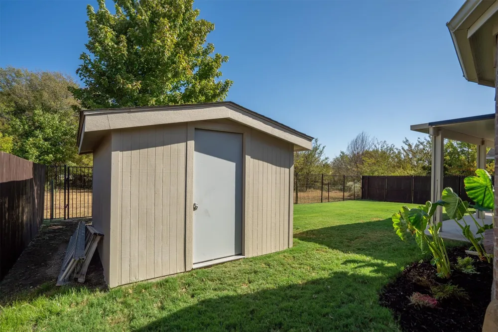 6424 Roaring Creek Denton, TX 76226