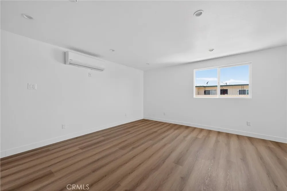 132 W 74th Street Los Angeles, CA 90003