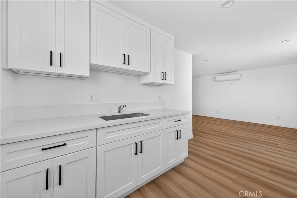 132 W 74th Street Los Angeles, CA 90003
