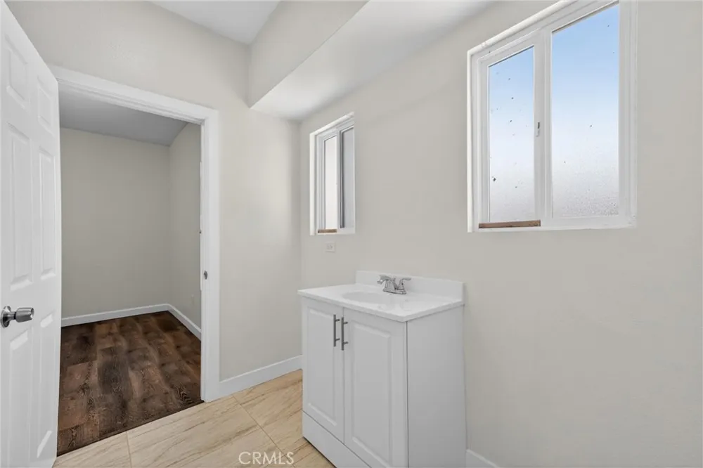 132 W 74th Street Los Angeles, CA 90003