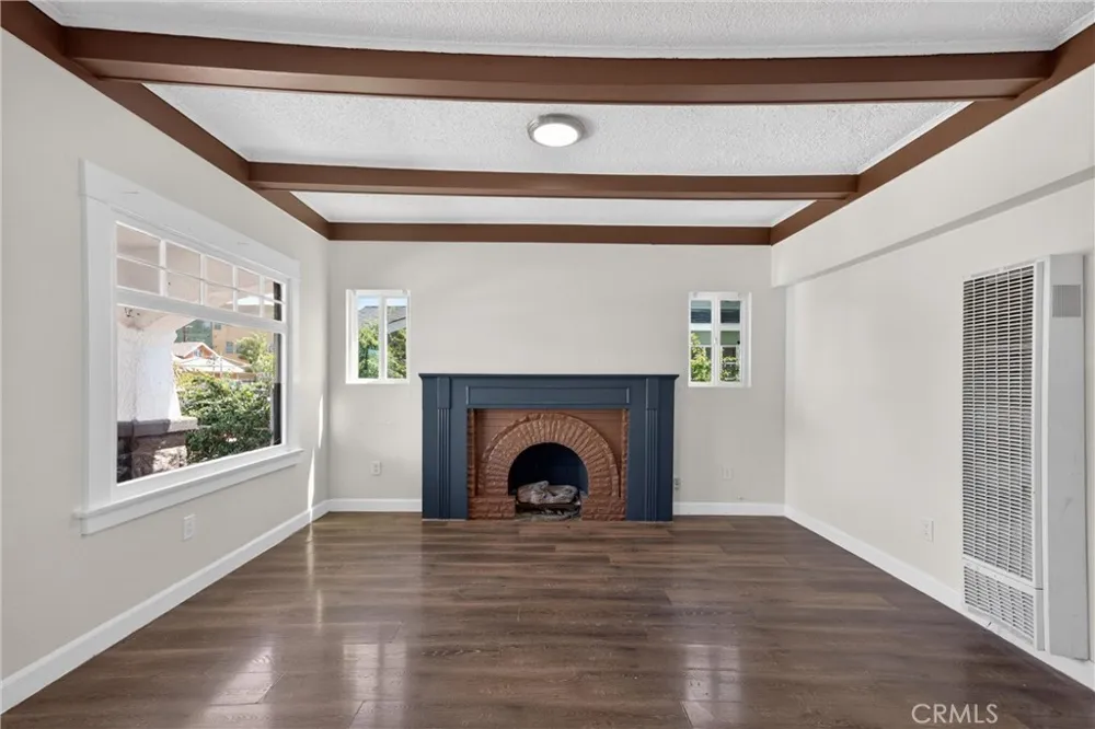 132 W 74th Street Los Angeles, CA 90003