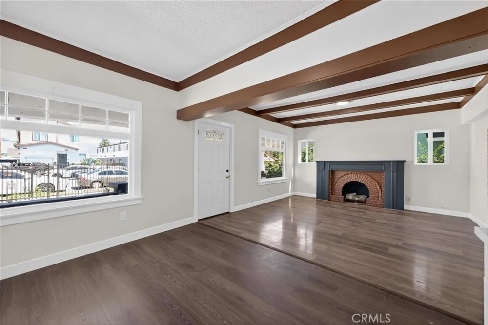 132 W 74th Street Los Angeles, CA 90003