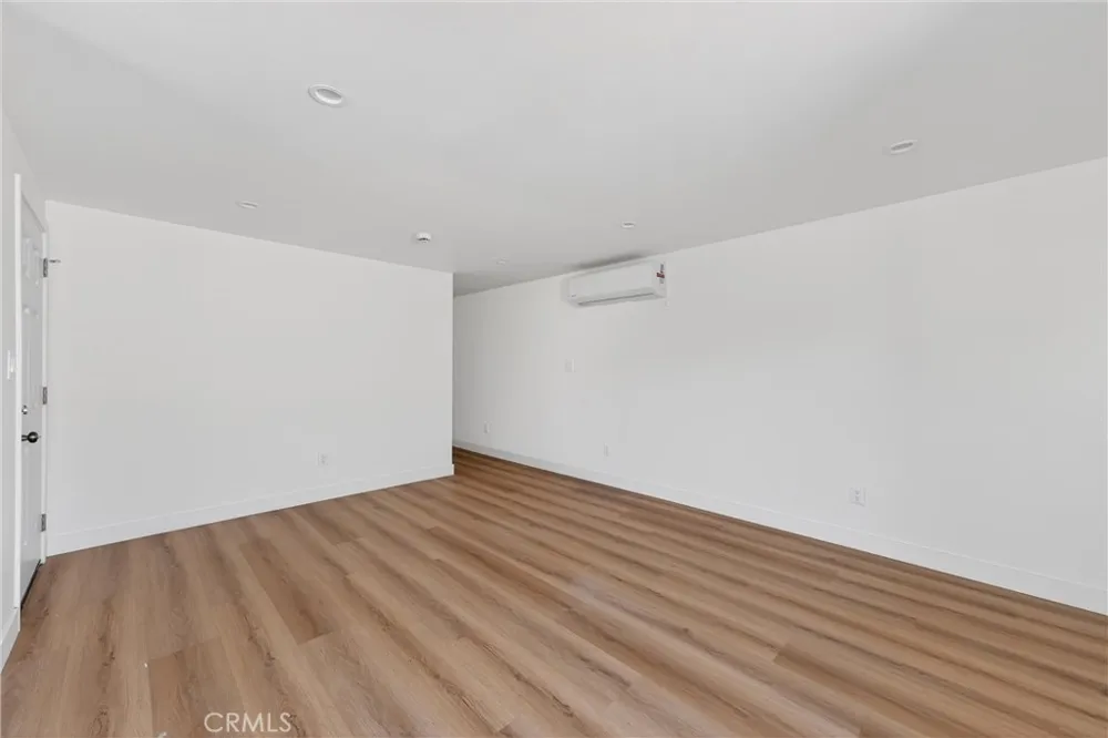 132 W 74th Street Los Angeles, CA 90003