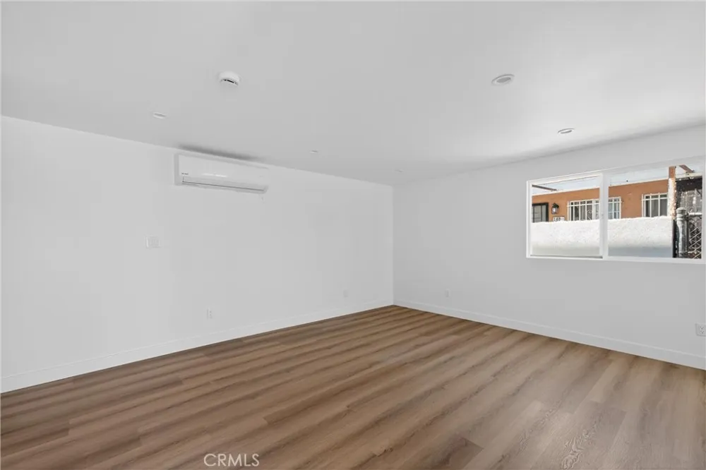 132 W 74th Street Los Angeles, CA 90003