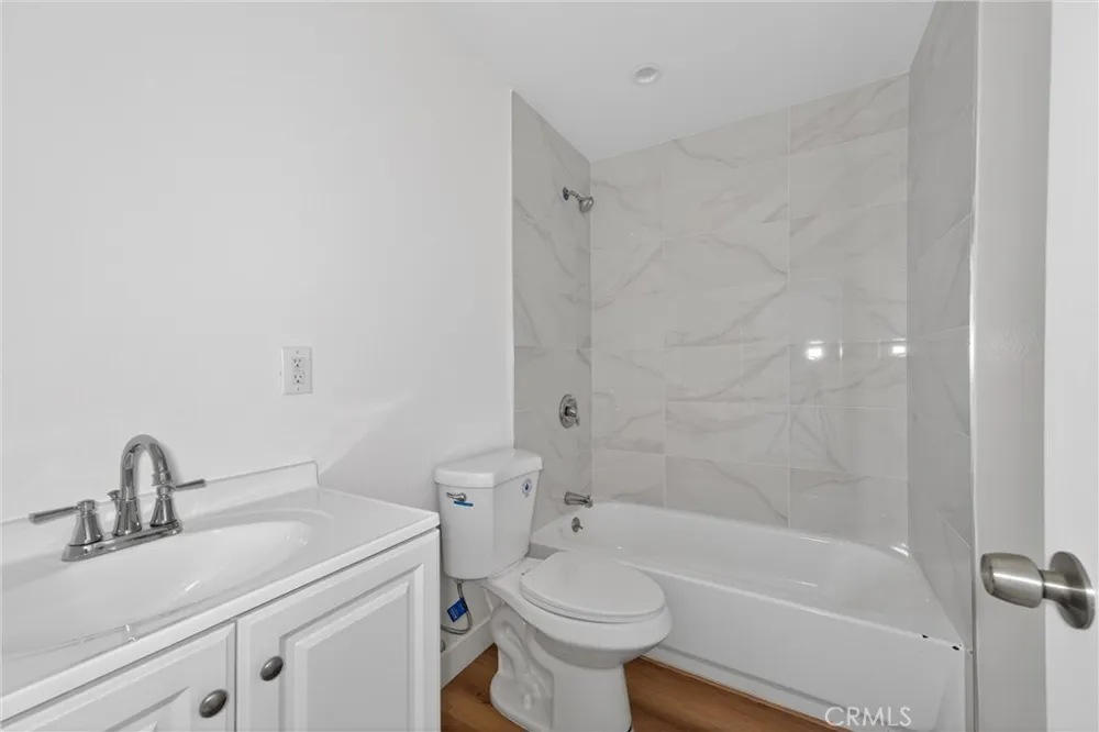 132 W 74th Street Los Angeles, CA 90003
