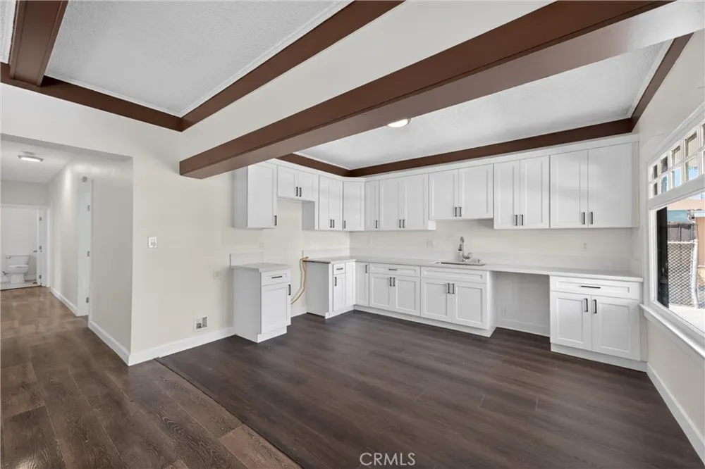 132 W 74th Street Los Angeles, CA 90003