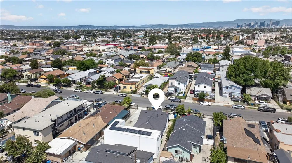 132 W 74th Street Los Angeles, CA 90003