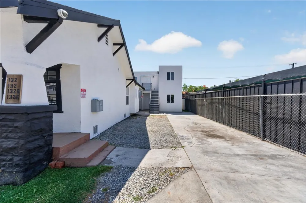 132 W 74th Street Los Angeles, CA 90003