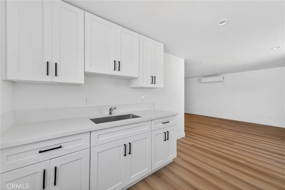 132 W 74th Street Los Angeles, CA 90003