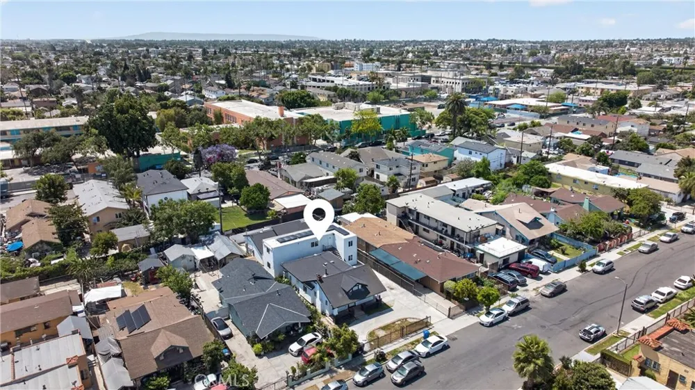132 W 74th Street Los Angeles, CA 90003