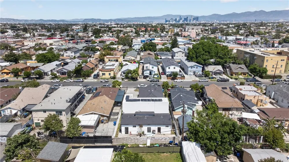 132 W 74th Street Los Angeles, CA 90003