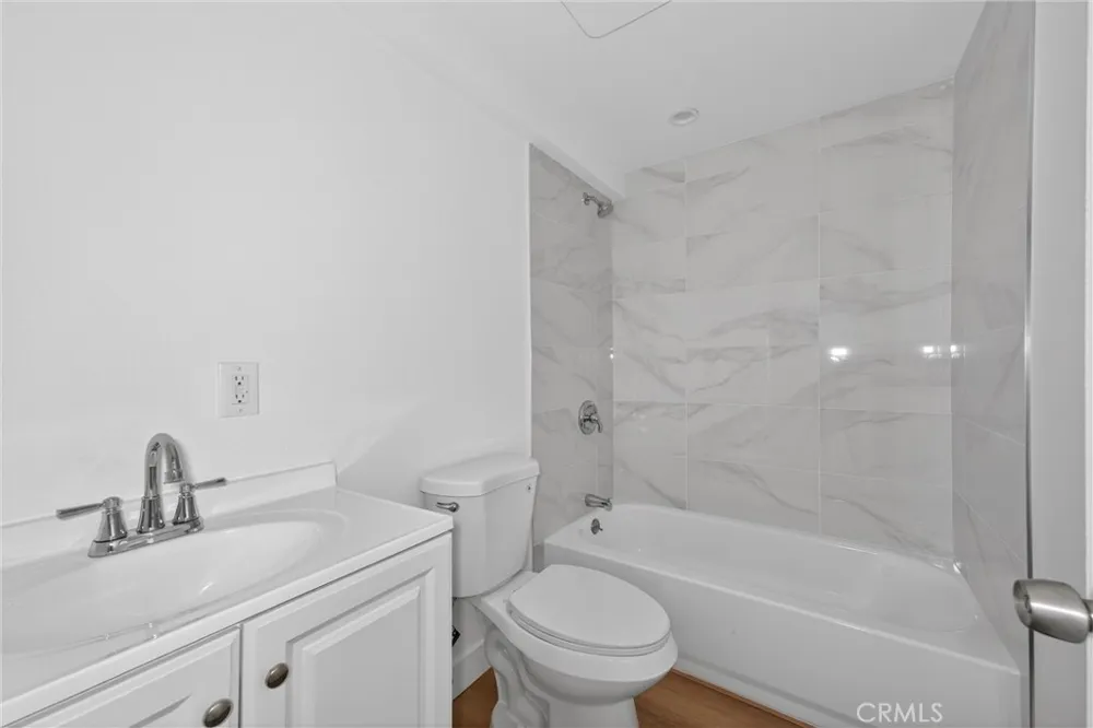 132 W 74th Street Los Angeles, CA 90003