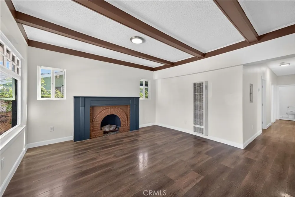 132 W 74th Street Los Angeles, CA 90003