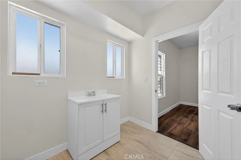 132 W 74th Street Los Angeles, CA 90003